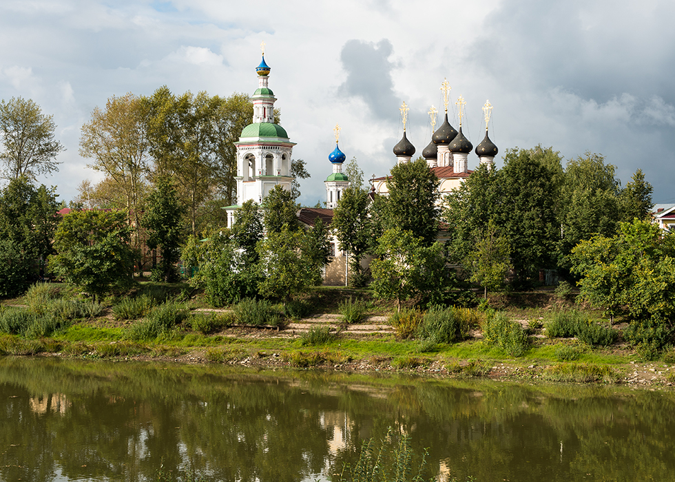 Вид на церковь Дмитрия Прилуцкого на Наволоке в Вологде.