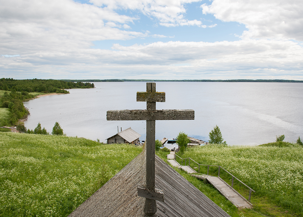 Вид на Водлозеро с Крестовоздвиженской часовни на острове Канзанаволок.