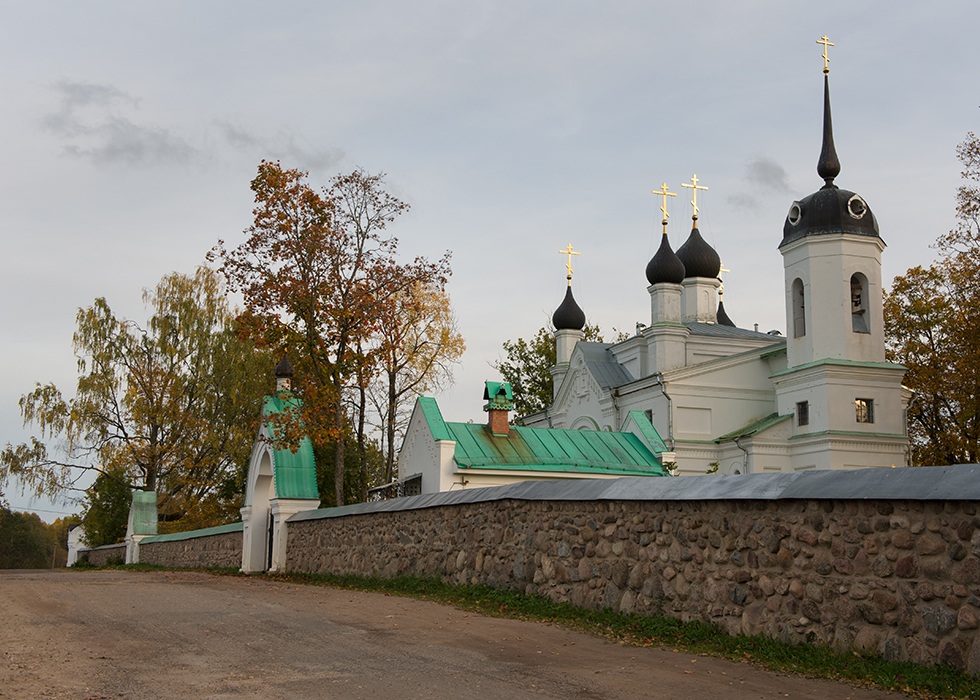 Творожковский Свято-Троицкий монастырь в деревне Творожково.