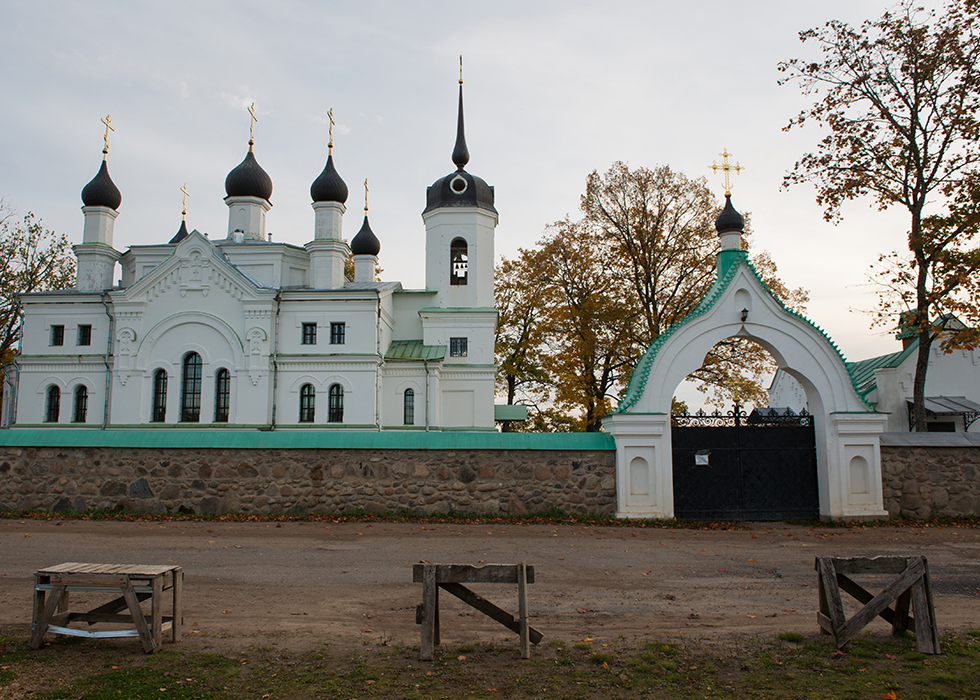 Творожковский Свято-Троицкий монастырь в деревне Творожково.