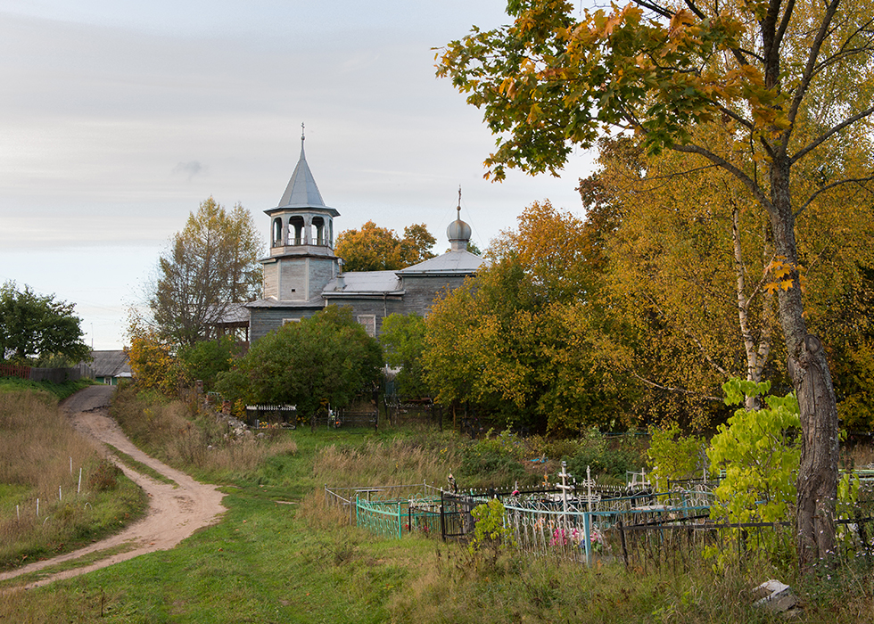 Вид на Никольскую церковь Быстреевского погоста в деревне Гаврилова Гора.